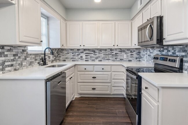 Building Photo - 208 N Coleman St