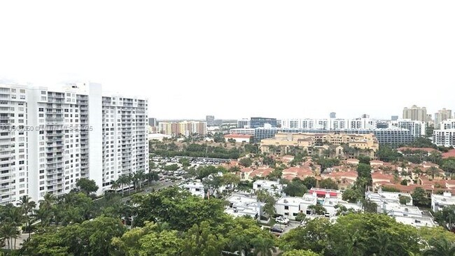 Building Photo - 18181 NE 31st Ct