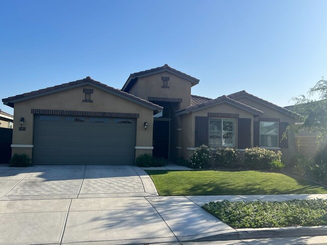 Primary Photo - Newer home in Southwest Bakersfield