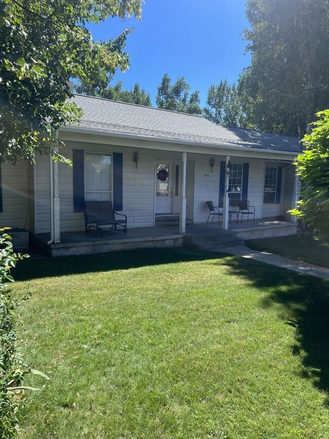 Building Photo - 672 E 400 N St