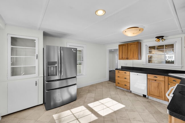 Building Photo - 945 Glastonbury Turnpike