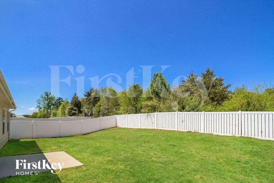 Building Photo - 6413 Bentbrush St