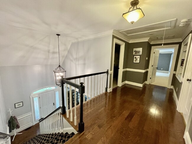 Building Photo - 4 Bed, 4 And A Half Bath Nest In Haymount