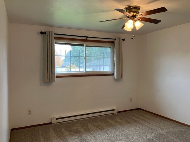 Building Photo - Charming Three Bedroom Home