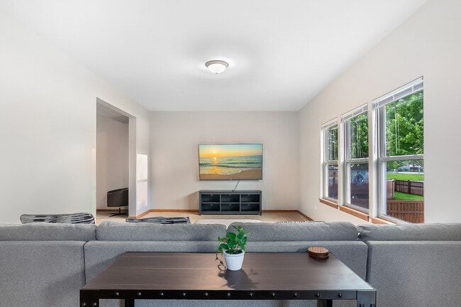 Building Photo - 1303 River Haven Trail