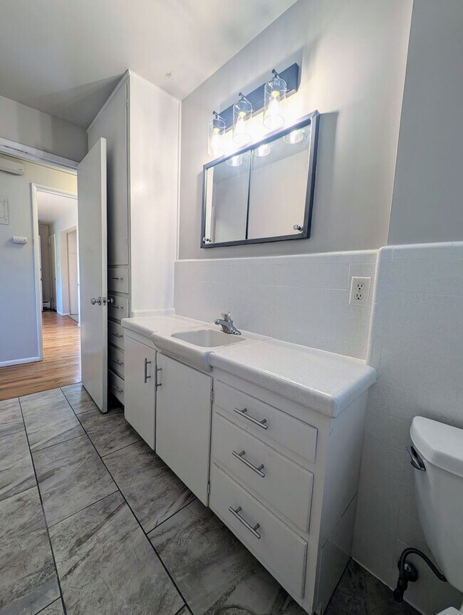 Building Photo - Executive 2 bedroom in the heart of sugarh...