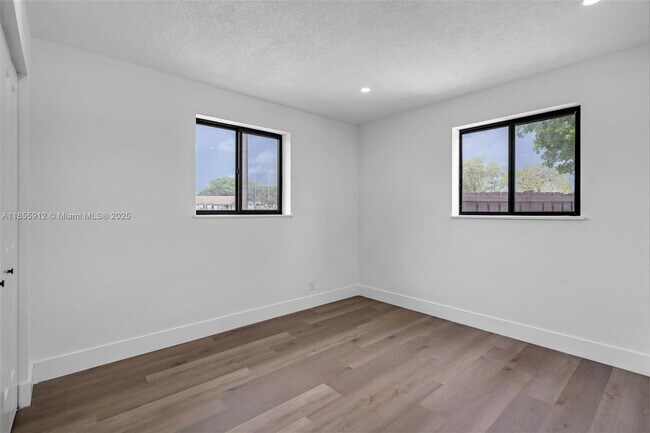 Building Photo - 3732 SW 16th St