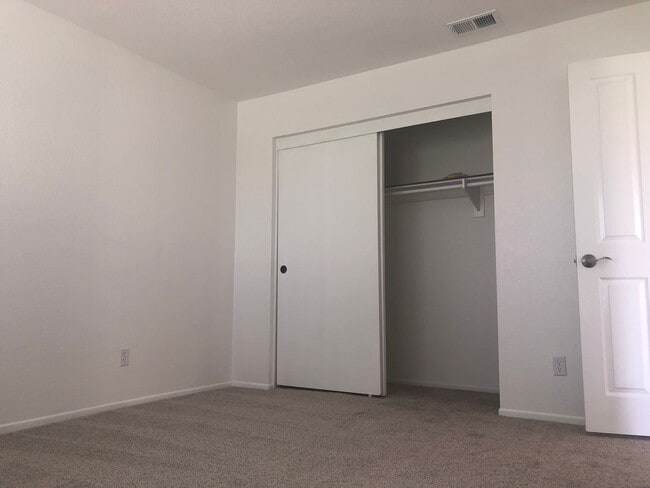 Building Photo - Bright 2 Bedroom Condo in Oceanside!