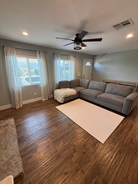 Building Photo - 13758 Lakeview Ct