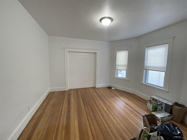 Building Photo - 44 Temple St