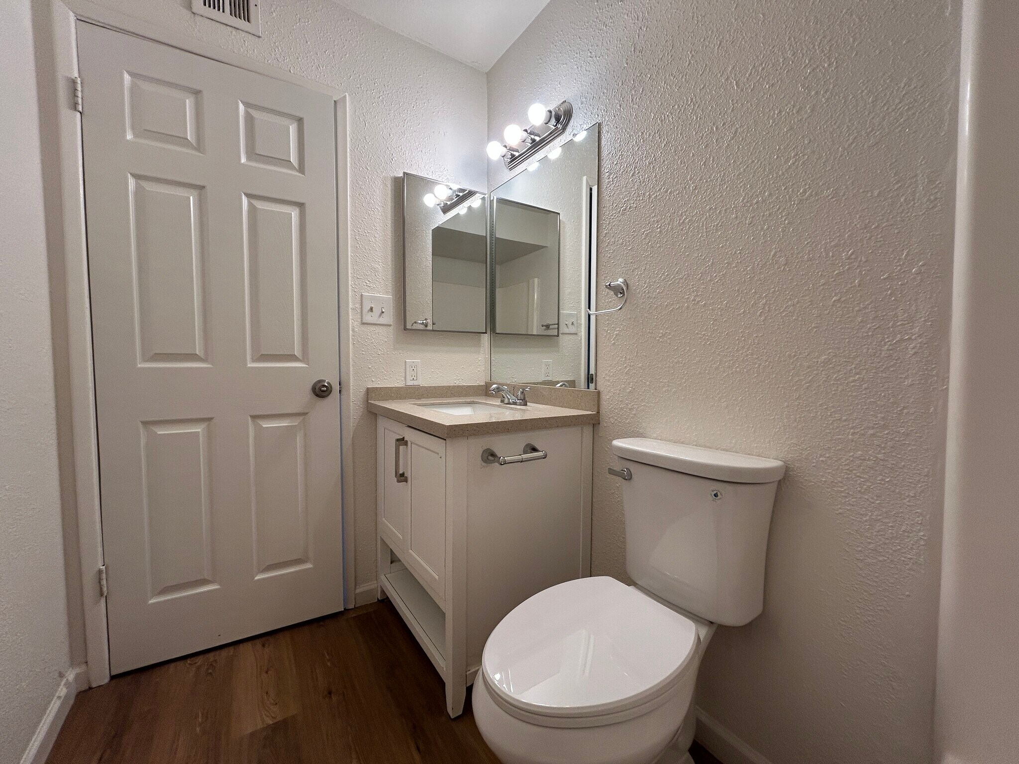 Building Photo - 4740 W Rose Ln