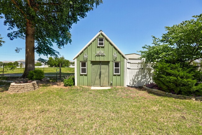 Building Photo - 1501 E Cedar Lane Rd