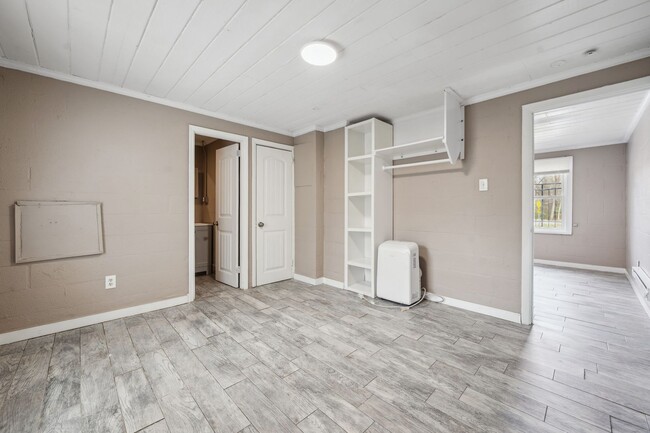 Building Photo - HP1514