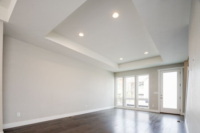 Building Photo - Modern 3 bed / 4 bath, 3 story townhome!