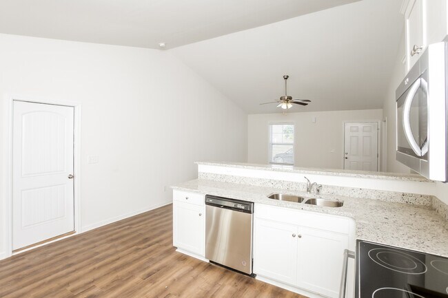 Building Photo - 485 Conifer St