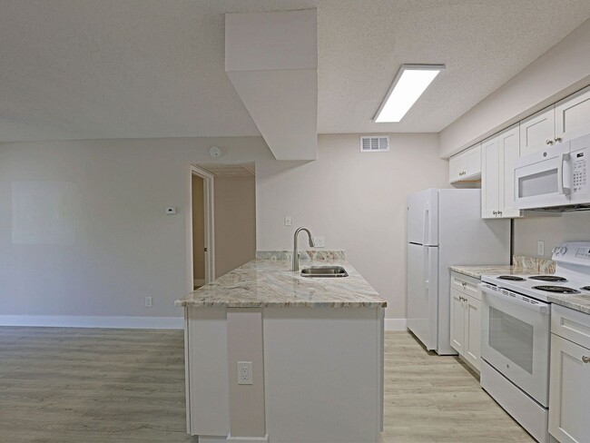 Building Photo - $250 OFF SECOND MONTH RENT AVAILABLE NOW