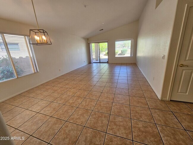 Building Photo - 10360 E Penstamin Dr