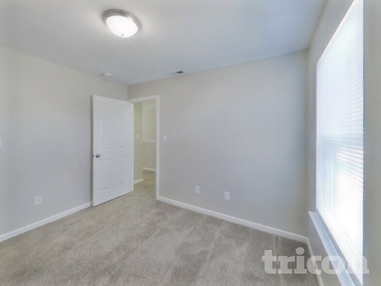 Building Photo - 2887 Beethoven Ave