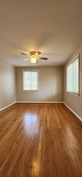 Building Photo - 1516 W Webster Rd