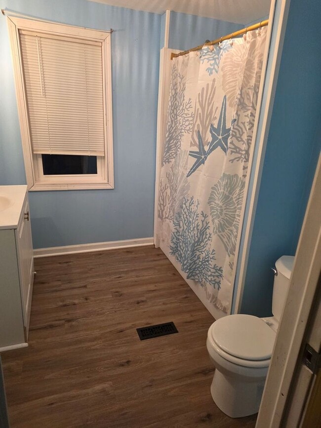 Building Photo - 3 Bedroom single family house