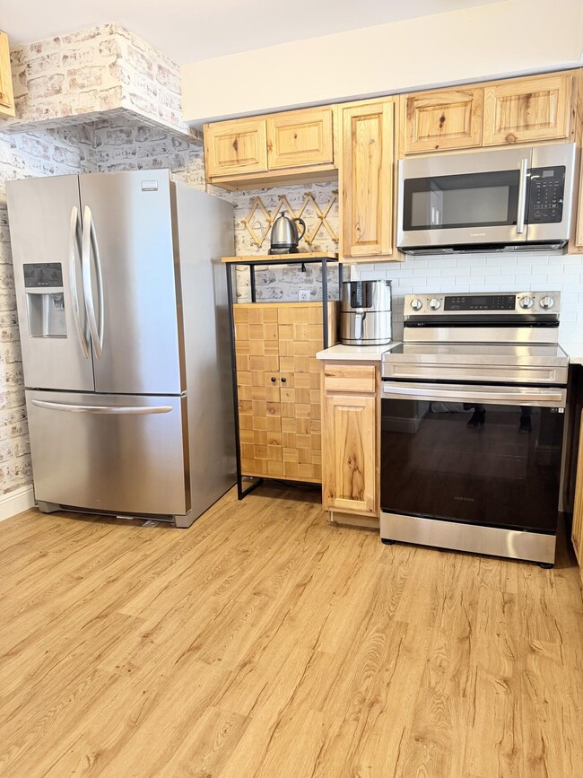 Building Photo - 13206 Glenmoor Dr