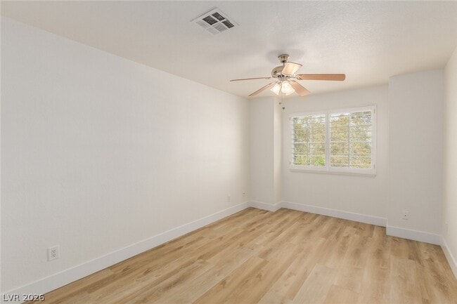 Building Photo - 861 Vegas Valley Dr