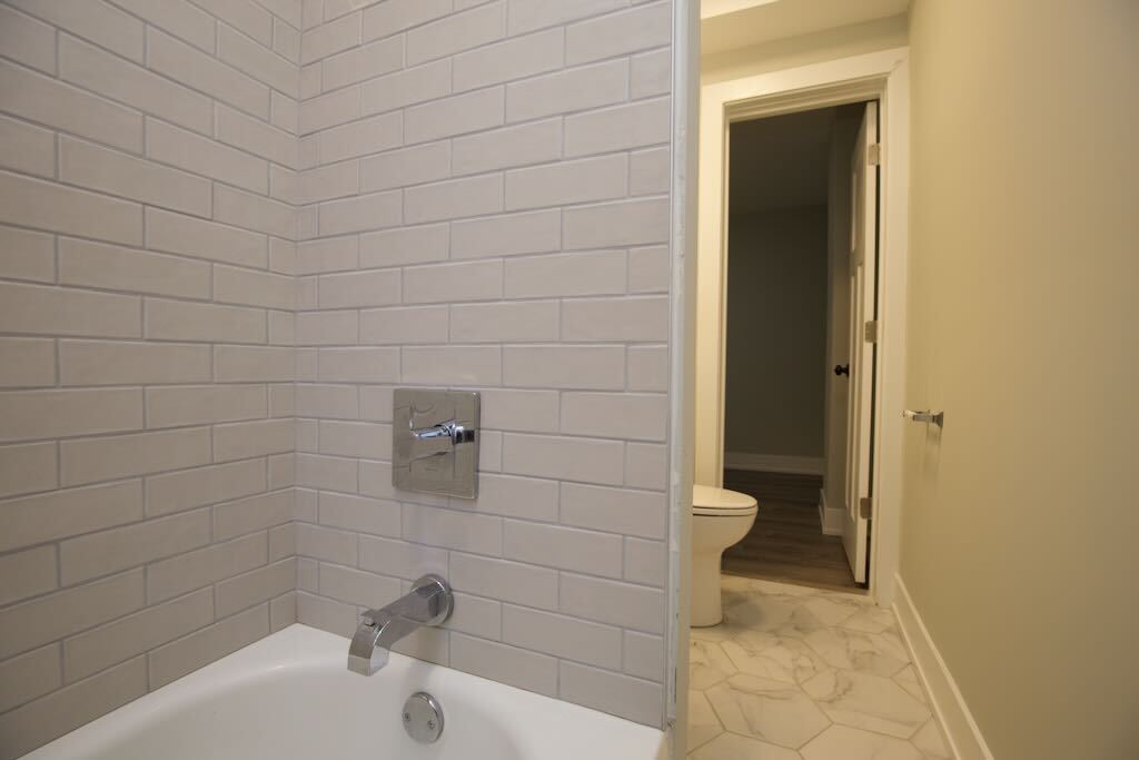 Building Photo - 508 W Belmont Ave