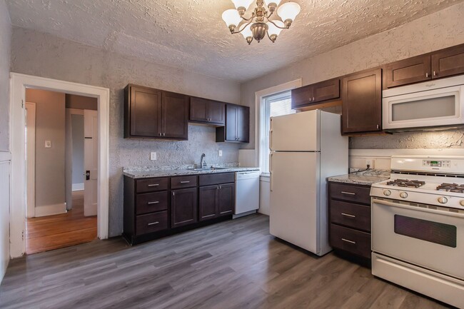 Building Photo - Loft like living in Carondelet.  Ask about...