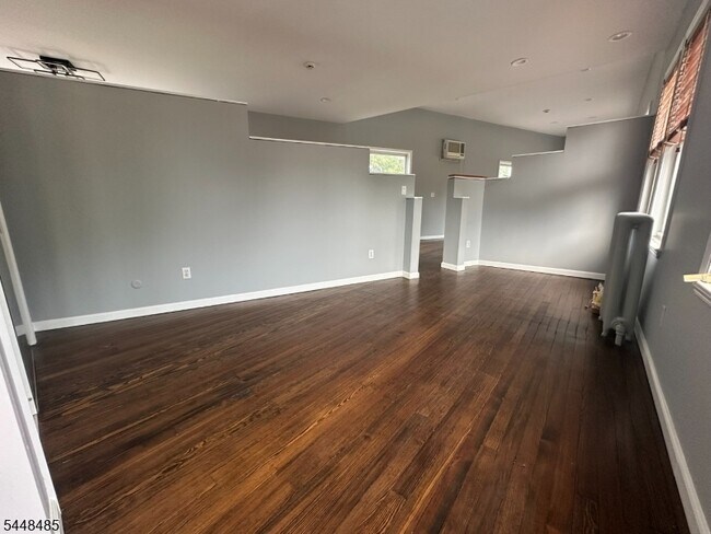 Building Photo - 746 Bloomfield Ave