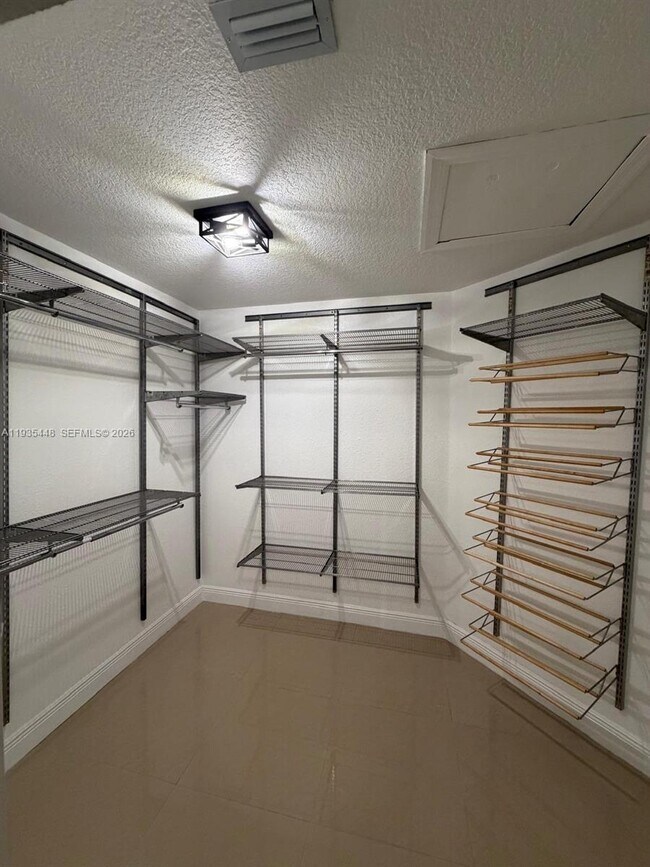 Building Photo - 14964 SW 32nd Terrace