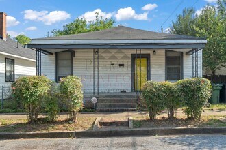 Building Photo - 108 Comer St