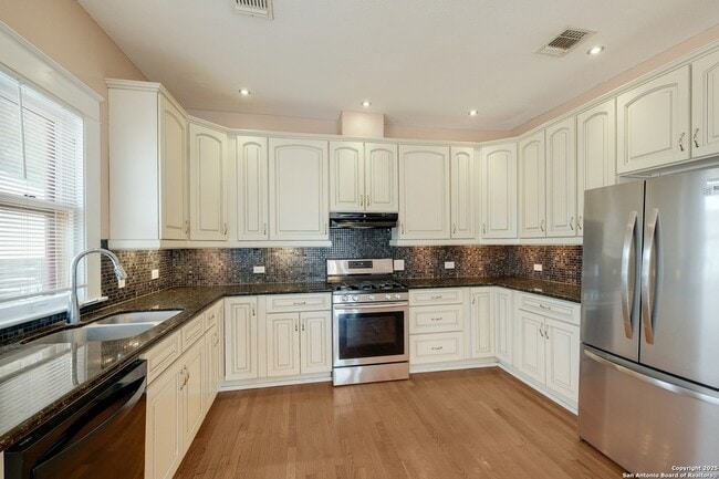 Building Photo - 638 Cedar St