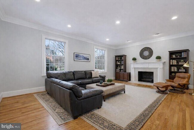 Building Photo - 9917 Kendale Rd