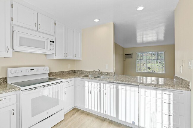 Building Photo - 1356 Monte Vista Ave