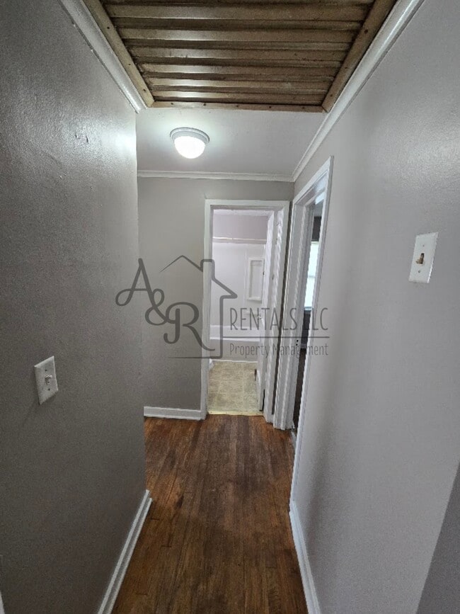 Building Photo - 405 Fieldcrest Dr