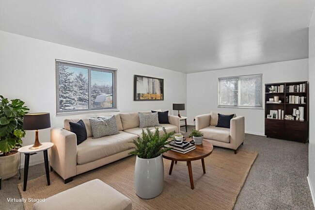 Building Photo - Newly Renovated