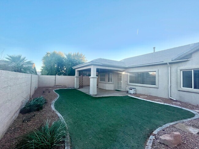 Building Photo - 2470 sq ft, remodeled single story, hard to find 5 bed, 2.5 bath, 2 car garage in guard gated Sta...