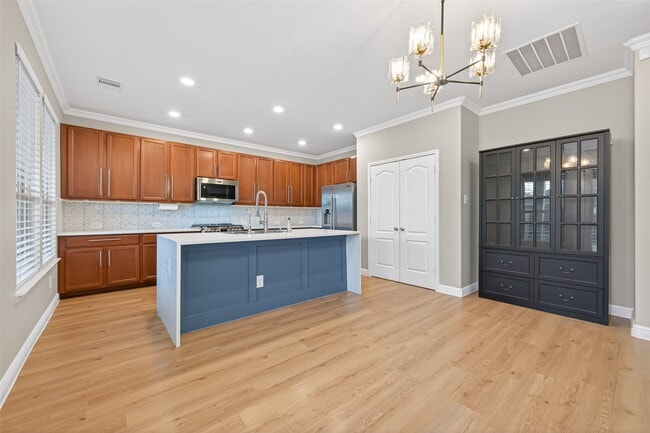 Building Photo - 5922 River Timber Trl