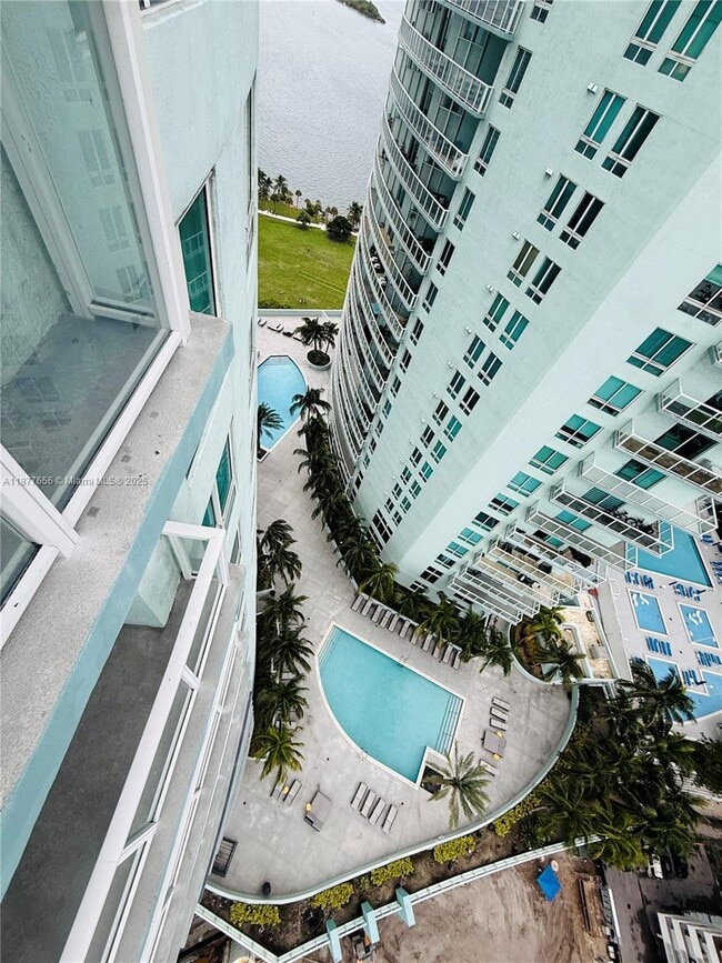 Building Photo - 1900 N Bayshore Dr