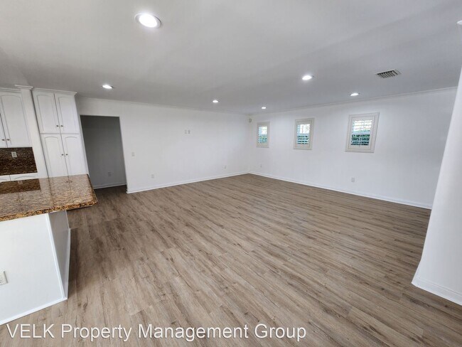 Building Photo - 3 br, 2.5 bath House - 2585 N Windsor Ave