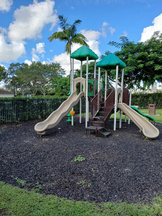 Building Photo - 9857 Baywinds Blvd