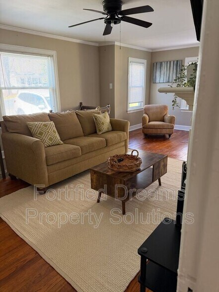 Building Photo - 2203 Maywood St