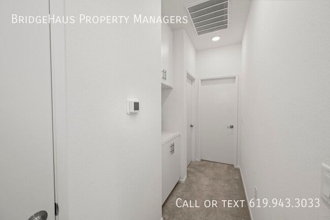 Building Photo - 5480 Seacliff Pl