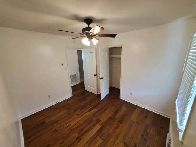 Building Photo - 406 Missimer Ln