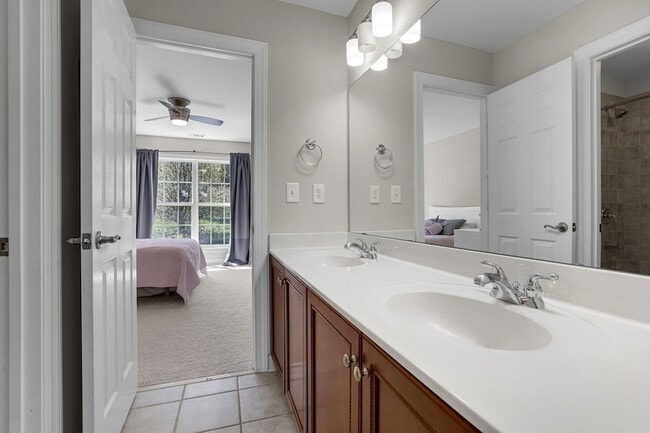 Building Photo - 3005 Coral Bell Ln