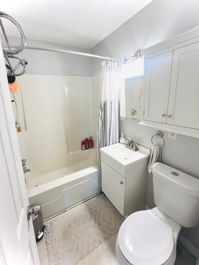 Building Photo - 515 York Rd.