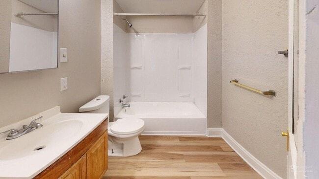 Building Photo - 11302 Parkview Ave