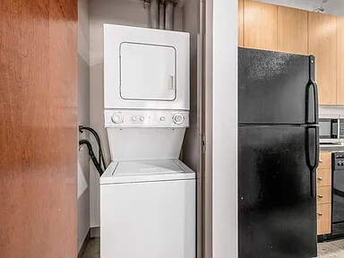 Building Photo - 769 N High St