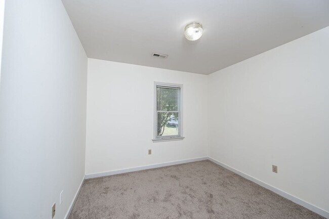 Building Photo - Very Well Maintained Midlothian Home Available NOW!