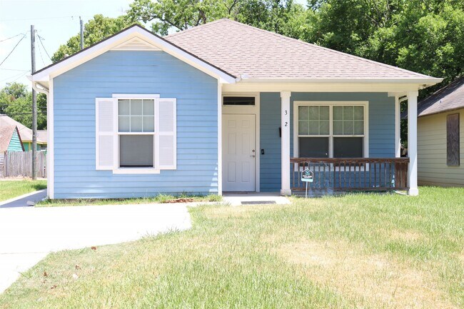 Primary Photo - 322 7th Ave N